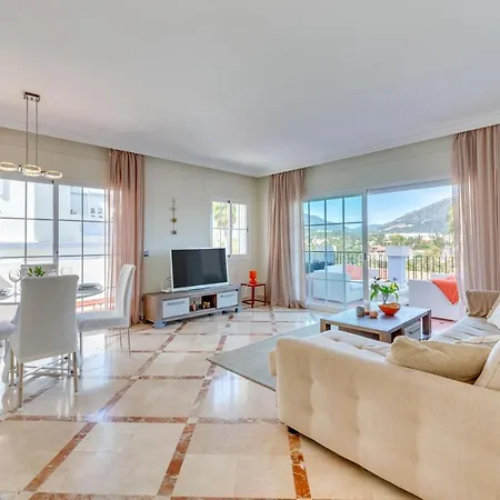 Cozy 2 Bdrm W Pool & Stunning Mountain Views Apartment Marbella