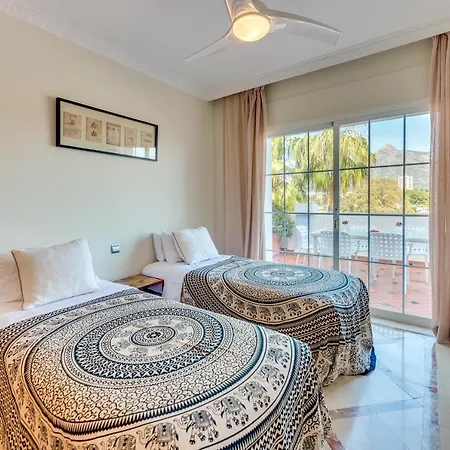 Cozy 2 Bdrm W Pool & Stunning Mountain Views Apartment