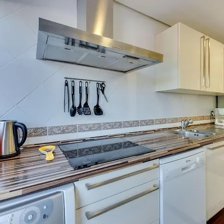 Cozy 2 Bdrm W Pool & Stunning Mountain Views