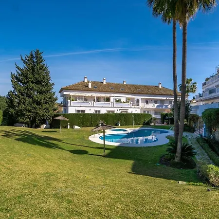 Cozy 2 Bdrm W Pool & Stunning Mountain Views Apartment *