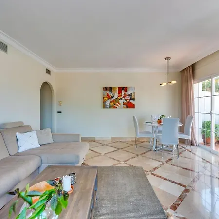 Apartment Cozy 2 Bdrm W Pool & Stunning Mountain Views Marbella