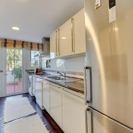 Cozy 2 Bdrm W Pool & Stunning Mountain Views