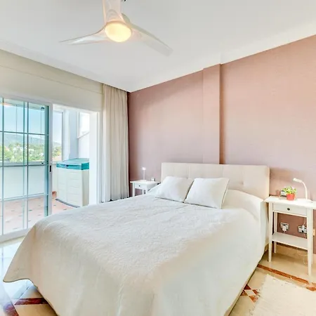 Cozy 2 Bdrm W Pool & Stunning Mountain Views *