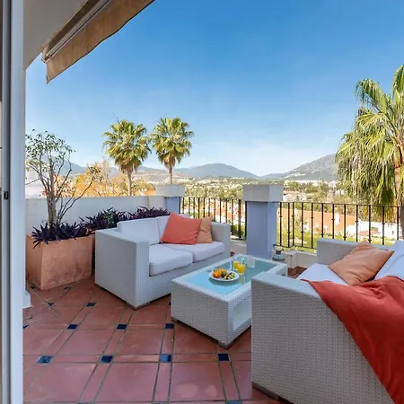 Cozy 2 Bdrm W Pool & Stunning Mountain Views Apartment